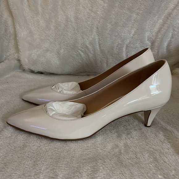 COACH Sloane Patent Leather Pump Chalk 9 B (M) - Picture 5 of 15